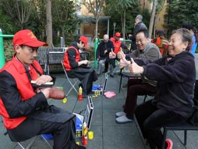 小伙连玩8个月游戏致盲后 加入这支特殊志愿者队伍帮助他人