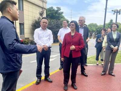 宗明率队赴松江区开展代表联系社区活动