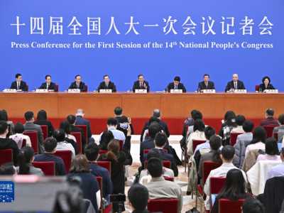 总理李强首场记者会：展现决心、信心、耐心、恒心、初心