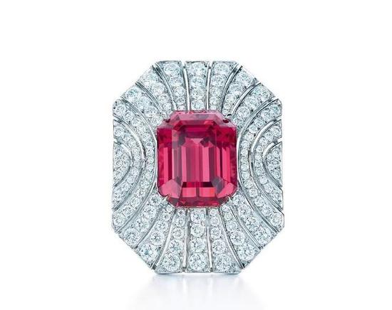 TiffanyBlueBook 尖晶石戒指 by Tiffany & Co.