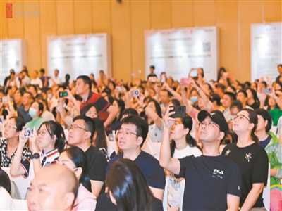 星岛携香港十二所高校首次集体亮相内地