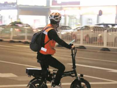 代驾电动车自燃烧毁汽车，高额赔偿谁承担？